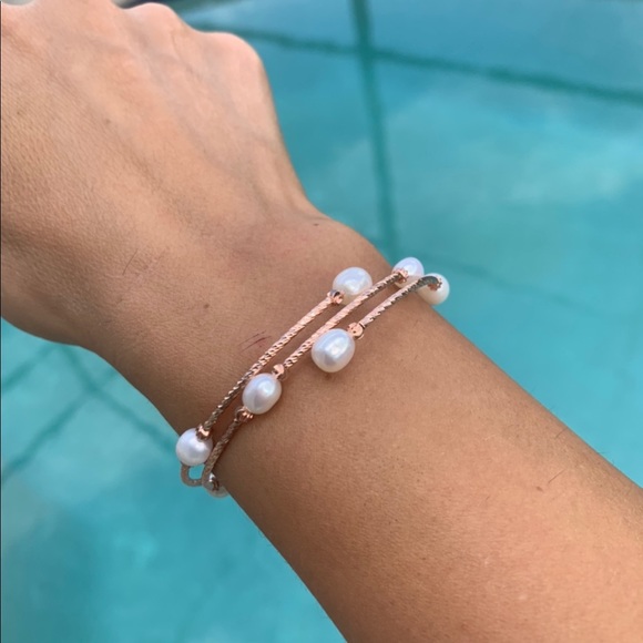 COPY - Pearl stretchy wire rose gold  color adjustable bracelet - Picture 3 of 6